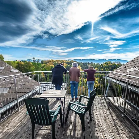 Weingut Hernach Vlg Roschitz *